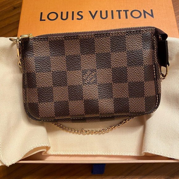 Louis Vuitton MINI POCHETTE ACCESSOIRES - Picture 3 of 9